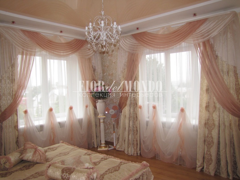 Мебель для спальни и кровать в розовых тонах, Италия